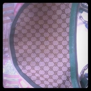 Authentic GUCCI PURSE MINT CONDITION